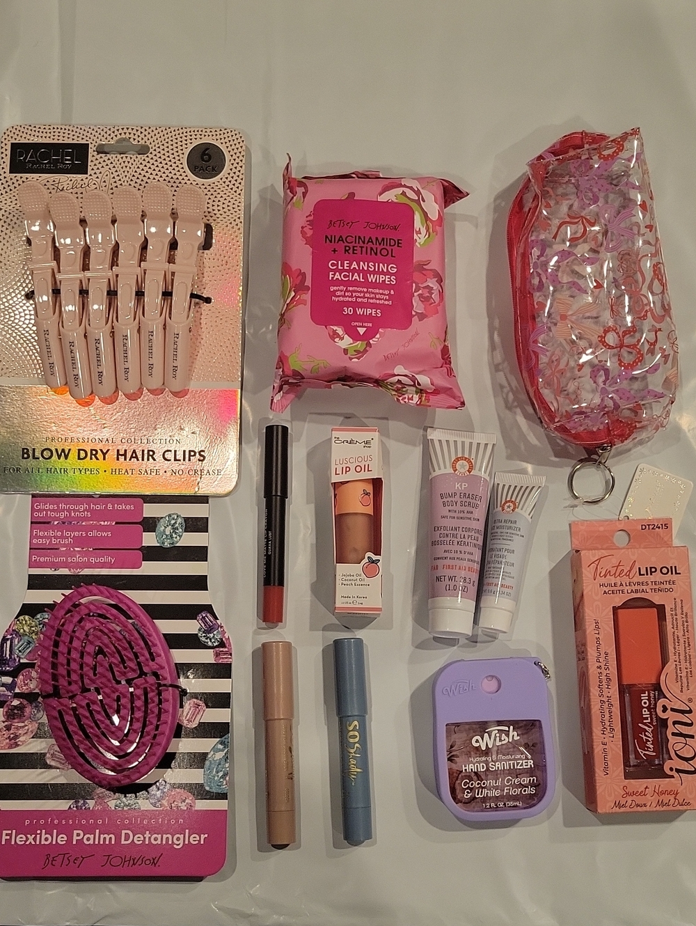 Assorted Pink Beauty Kit - Lip Oils, Cleansing Wipes & Accessories